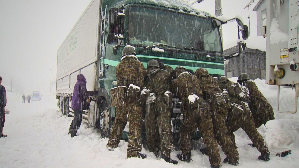 スタック車は100％関西、中国ナンバー」大雪での“立往生”回避へ 北陸道