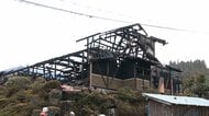 早朝の火事で木造2階建て住宅が全焼　焼け跡から発見の2遺体は住人の70代夫婦か　長野・大桑村
