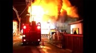 栃木・鹿沼市 未明に住宅全焼火事 住人の男性搬送