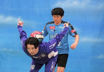天才サッカー少年のスゴ技に苦戦 高原 坪井の元日本代表と真剣勝負