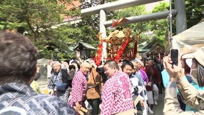【札幌の夏祭りシーズン到来！】三吉神社例大祭「みこし渡御」が街を練り歩く「札幌夏が来たなって感じがしますね」神輿の迫力に観客魅了…露店やライブも〈5月15日午後8時まで開催〉