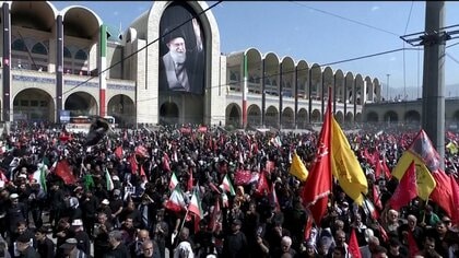 イラン前最高指導者ハメネイ師の葬儀始まる　2000万人超が参列へ