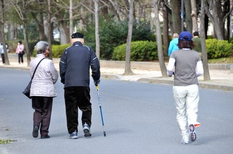 全国の100歳以上の高齢者、初の10万人超え　過去最多10万7677人　女性9万4298人、男性1万3379人
