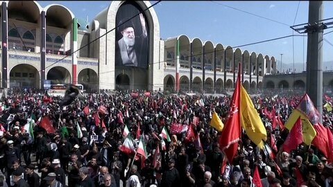 イラン前最高指導者ハメネイ師の葬儀始まる　2000万人超が参列へ