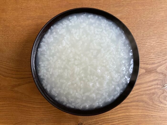 シンプルな白粥