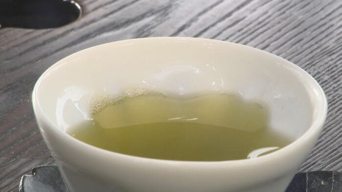 年々減少する1世帯あたりのリーフ茶の消費量