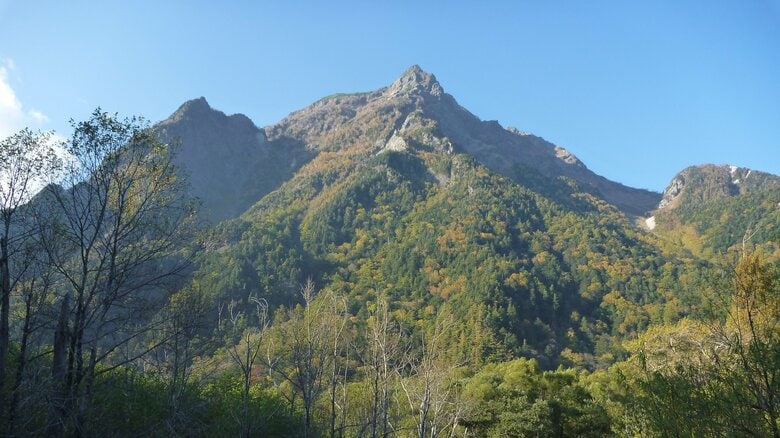 バリエーションルートで動けなくなる　東京都と千葉県の男女3人が技量不足のため遭難　ヘリコプターで救助　北アルプス明神岳を経由し岳沢方面に向かう途中で行動不能に　3人ともけがなし｜FNNプライムオンライン