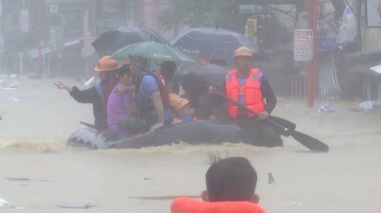 台風3号が雨期のフィリピンに大雨　冠水など甚大な被害…マニラ沖ではタンカー転覆で燃料油が流出｜FNNプライムオンライン