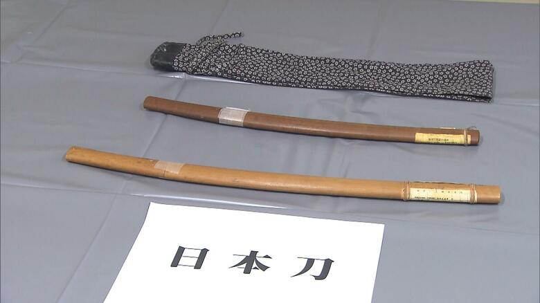 アパートで日本刀2本奪ったか バールでドアこじ開け侵入 住人の頭殴るなどで男2人逮捕 東京・練馬区|FNNプライムオンライン