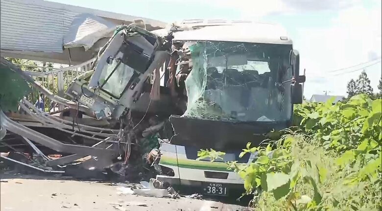 【速報】高速バスとトラックの衝突事故　5人死亡　ドラレコに事故の瞬間が…北海道・八雲町　｜FNNプライムオンライン