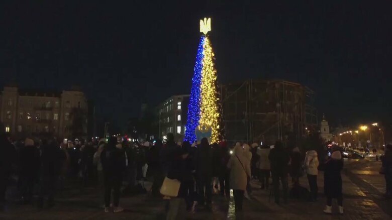 【ウクライナのクリスマス】地下鉄ホームにツリー　1年前とは様変わり…平和への祈り続く｜FNNプライムオンライン