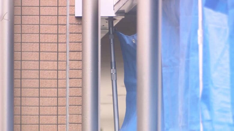 西東京市の親子4人死亡、交際相手とみられる男性遺体は服が何枚もかけられ隠された状態…近くに消臭剤　発見遅らせる目的か　警視庁｜FNNプライムオンライン