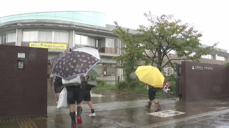 大竹コンビニ強盗事件の犯人逃走中　不安の中、臨時休校の小中学校で授業再開　広島　｜FNNプライムオンライン