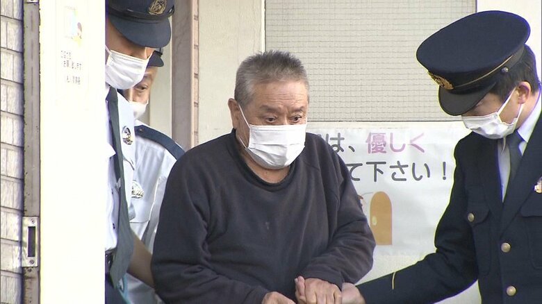送検される秋田憲隆容疑者(82)(16日朝 小松川署)