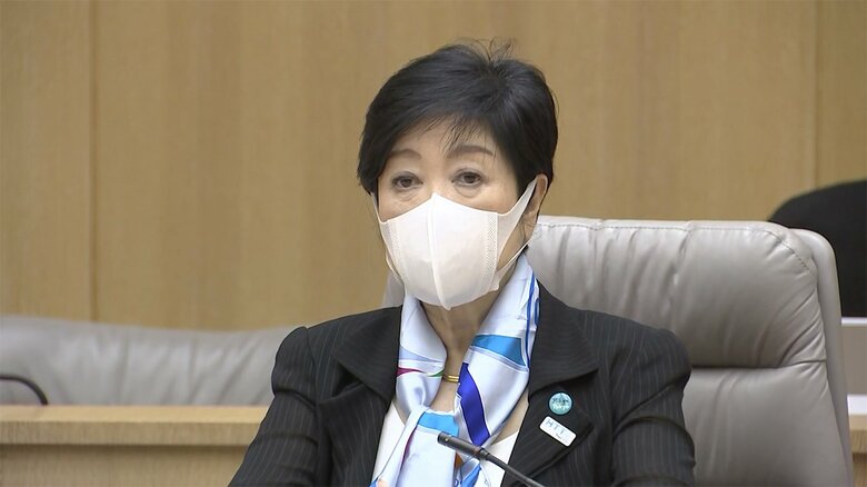 コロナ対策本部会議に出席する小池知事（13日 都庁）