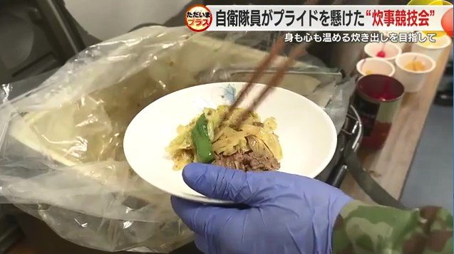盛り付け作業の様子