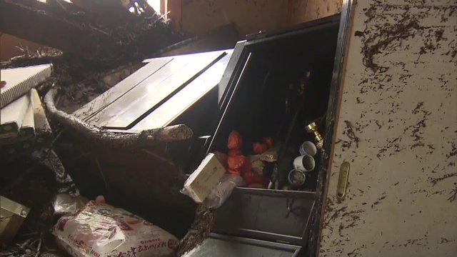 仏壇もなぎ倒される