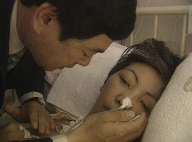 妻澄子さんを看病する河野さん