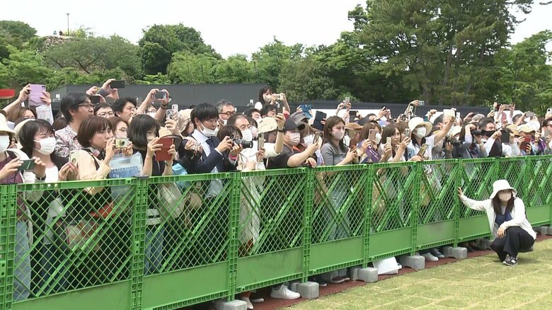 会場には、大勢のファンらが詰め掛けた。