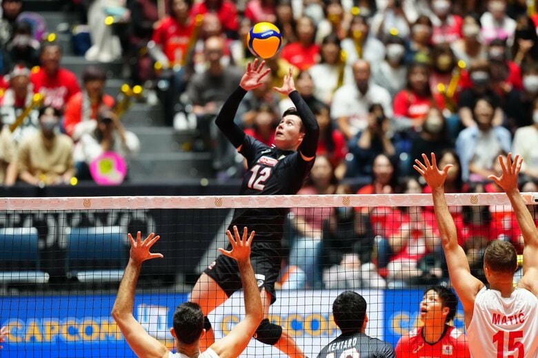 髙橋藍 の「フェイクセット」西田有志 へトス