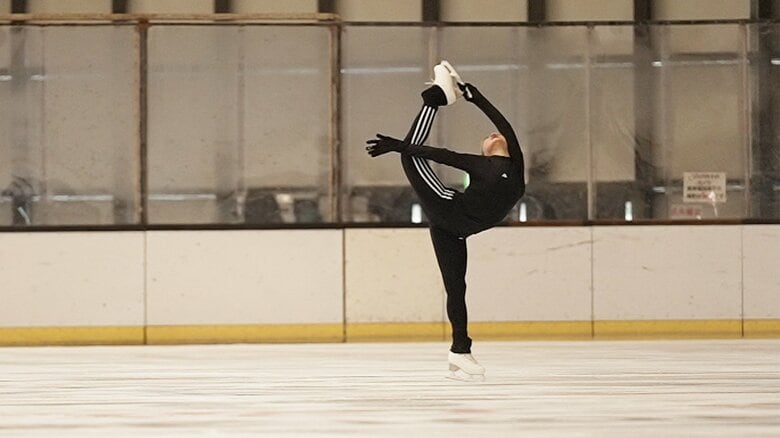 氷上練習をする坂本