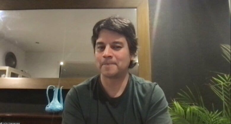 FNNのインタビューに応じるケケサーナさん