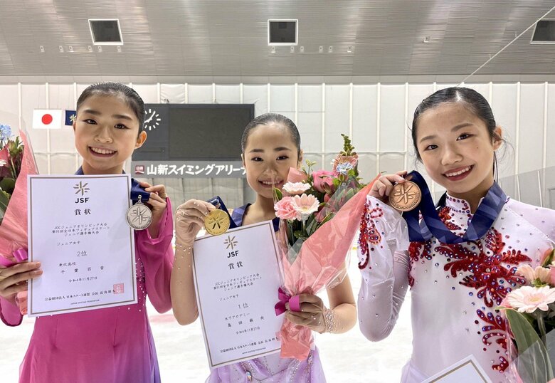 ジュニア女子表彰台