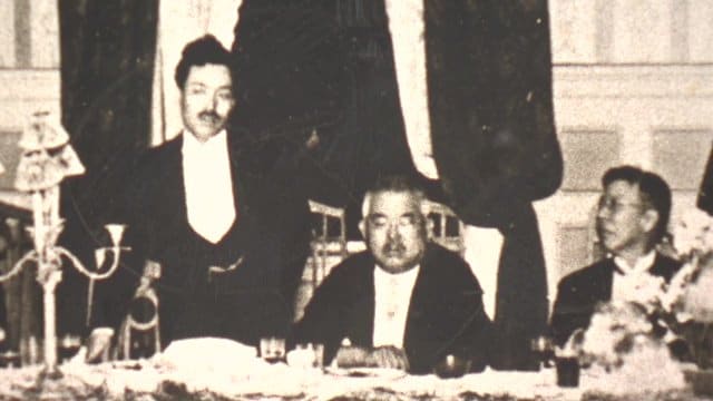 千円札の顔は弟子から恩師へ（資料：企画展より）