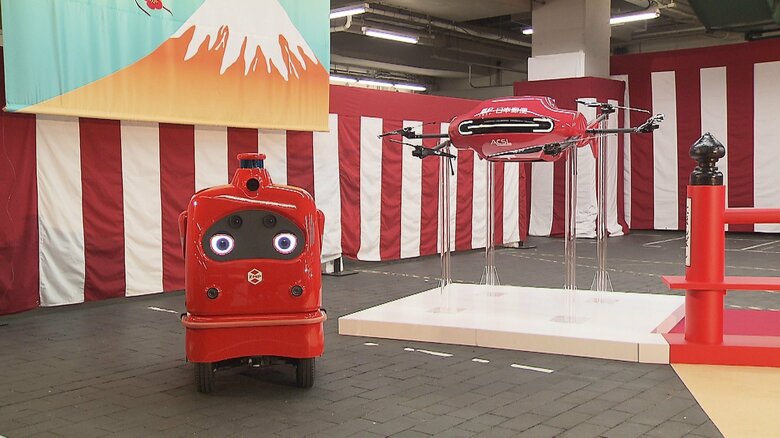 午前8時から年賀状配達の出発式が行われた（東京･日本橋郵便局）