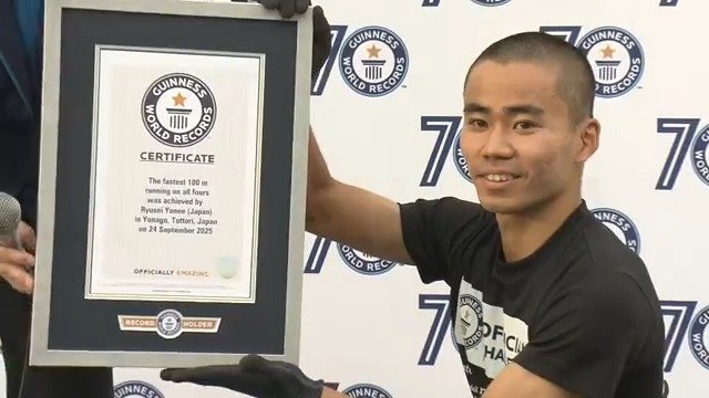 ギネス記録認定証を手に笑顔