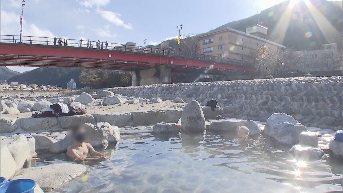 全裸で入ったり Quot 水着着用ルール 後もトラブル 下呂温泉の名物 噴泉池 12月から入浴禁止で 足湯 に Fnnプライムオンライン