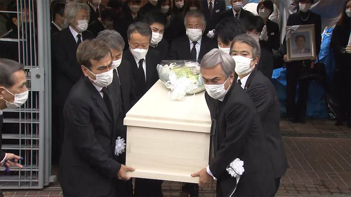 速報】石原慎太郎氏に最後の別れ きょう家族葬 自宅から出棺｜FNNプライムオンライン