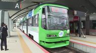 原爆ドームと厳島神社「世界遺産」登録から３０年 記念ラッピング電車の出発式 ２９日 広島
