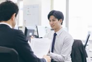 若手社員が経営幹部に“逆指導”? 若手から学ぶ研修制度導入の狙いを住友化学に聞いた