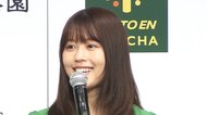 有村架純 グリーンのワンピースで“抹茶の妖精”に 趣味の茶道で「内側から美しく」
