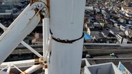 【震度6強】ビル屋上の70メートル鉄塔が倒壊の恐れ…北日本など真冬の寒さで激しい吹雪も、週末は都内でみぞれ雪か