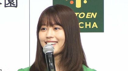 有村架純 グリーンのワンピースで“抹茶の妖精”に　趣味の茶道で「内側から美しく」