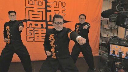 サラリーマン10人が全力応援…各地に出向きエール贈る大人の応援団 限界集落の中学の卒業生には「絆」を