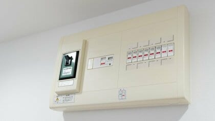 ブレーカーからゴキブリの死骸が落下？キッチンをリフォームしたら増えた？暖を求める“奴ら”の意外な侵入経路と対策