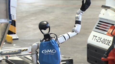 JALとGMO　空港で初の人型ロボットの実証実験開始　貨物の積みおろしや運搬など　3年後の実用化目指す