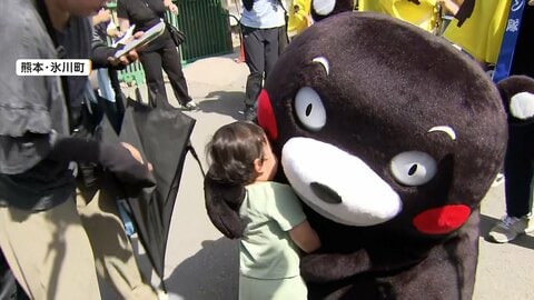 お盆最終日に思い出胸にUターン　別れを惜しみ帰省ラッシュ　「僕もとってもうれしいです」被災地熊本で「くまモン」活動再開