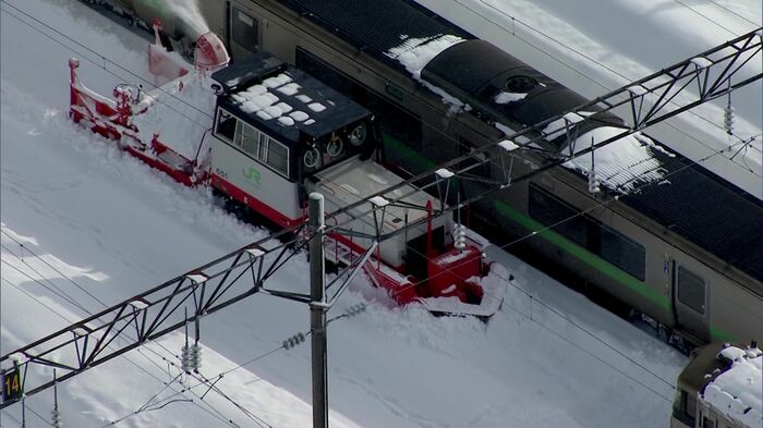 JRの線路は除雪作業が続く