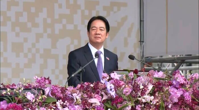 「双十節」の式典で演説をする頼清徳総統