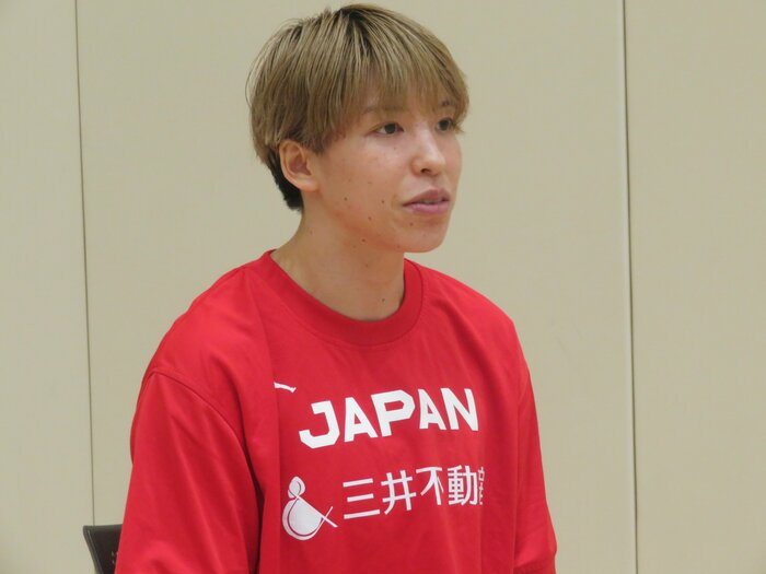フジテレビの単独インタビューに答える林咲希(7月1日、都内)