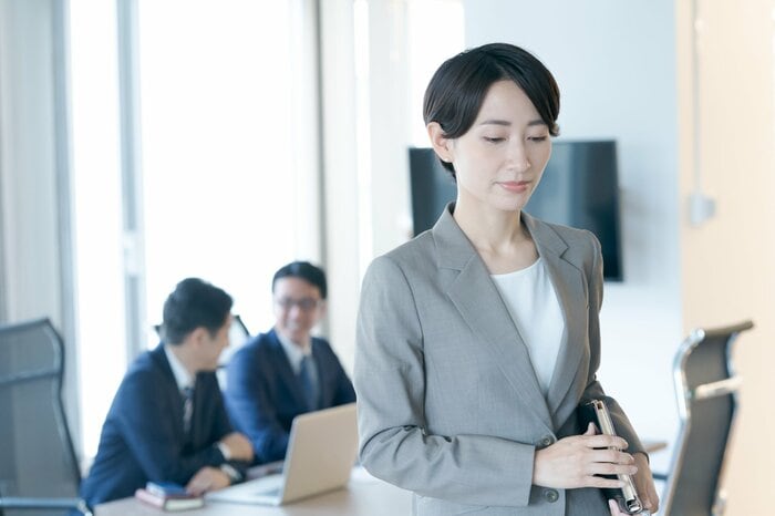 異動後の部署になじめず、今後について悩んでしまったら…(画像:イメージ)