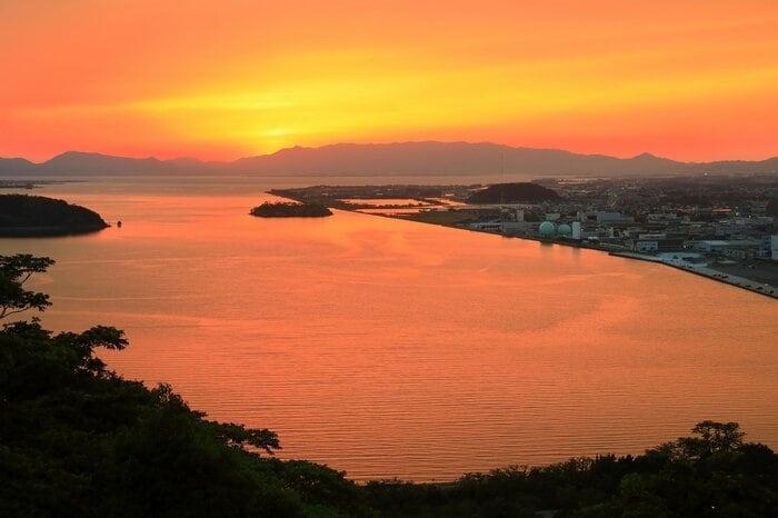 島根県東部と鳥取県西部にまたがる中海（イメージ）