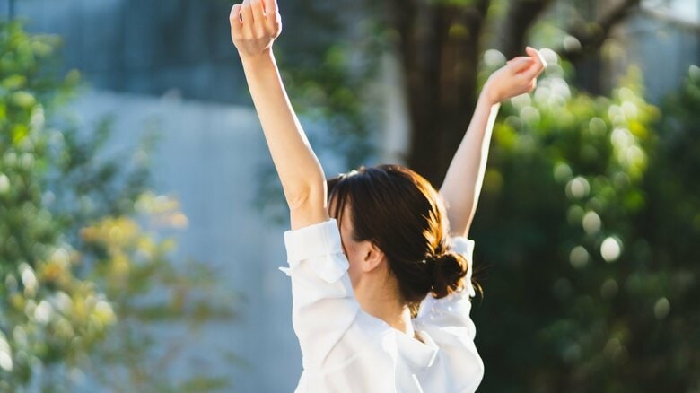 懐かしい記憶や感情が蘇るのは「匂い」のせい！？幼少期にピークを迎えて中高年以降で衰える嗅覚の脳科学的な不思議｜FNNプライムオンライン
