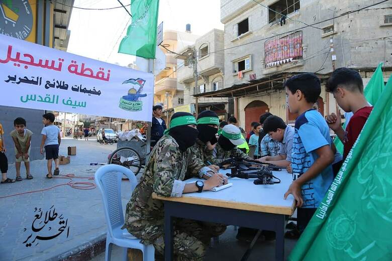 火の輪くぐりに匍匐前進も…ハマスの「サマーキャンプ」は子供向け軍事訓練｜FNNプライムオンライン
