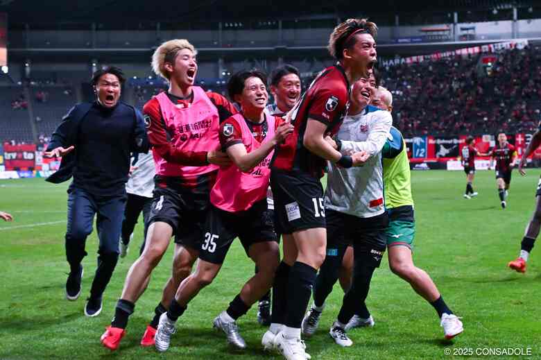 【コンサドーレ】最後の最後に後半アディショナルタイムで“家泉選手が値千金のヘディングシュート”でホーム初勝利！「仲間からのクロスを信じて決めた決勝点」&lt;br /&gt;&lt;br /&gt;｜FNNプライムオンライン
