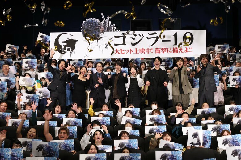 （左から）青木崇高さん、安藤サクラさん、吉岡秀隆さん、神木隆之介さん、浜辺美波さん、佐々木蔵之介さん、山田裕貴さん、山崎貴監督